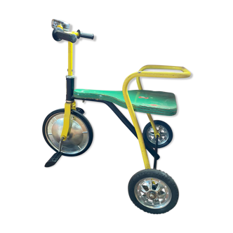 Ancien tricycle