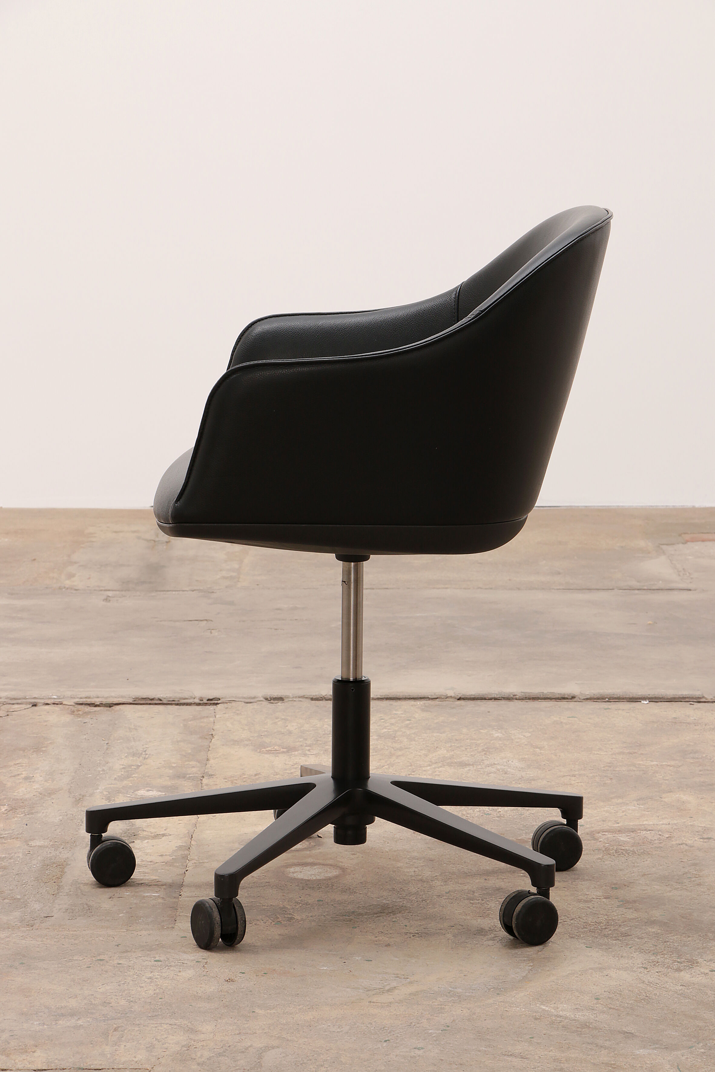 Vitra softshell office chair design by Ronan & Erwan Bouroullec.