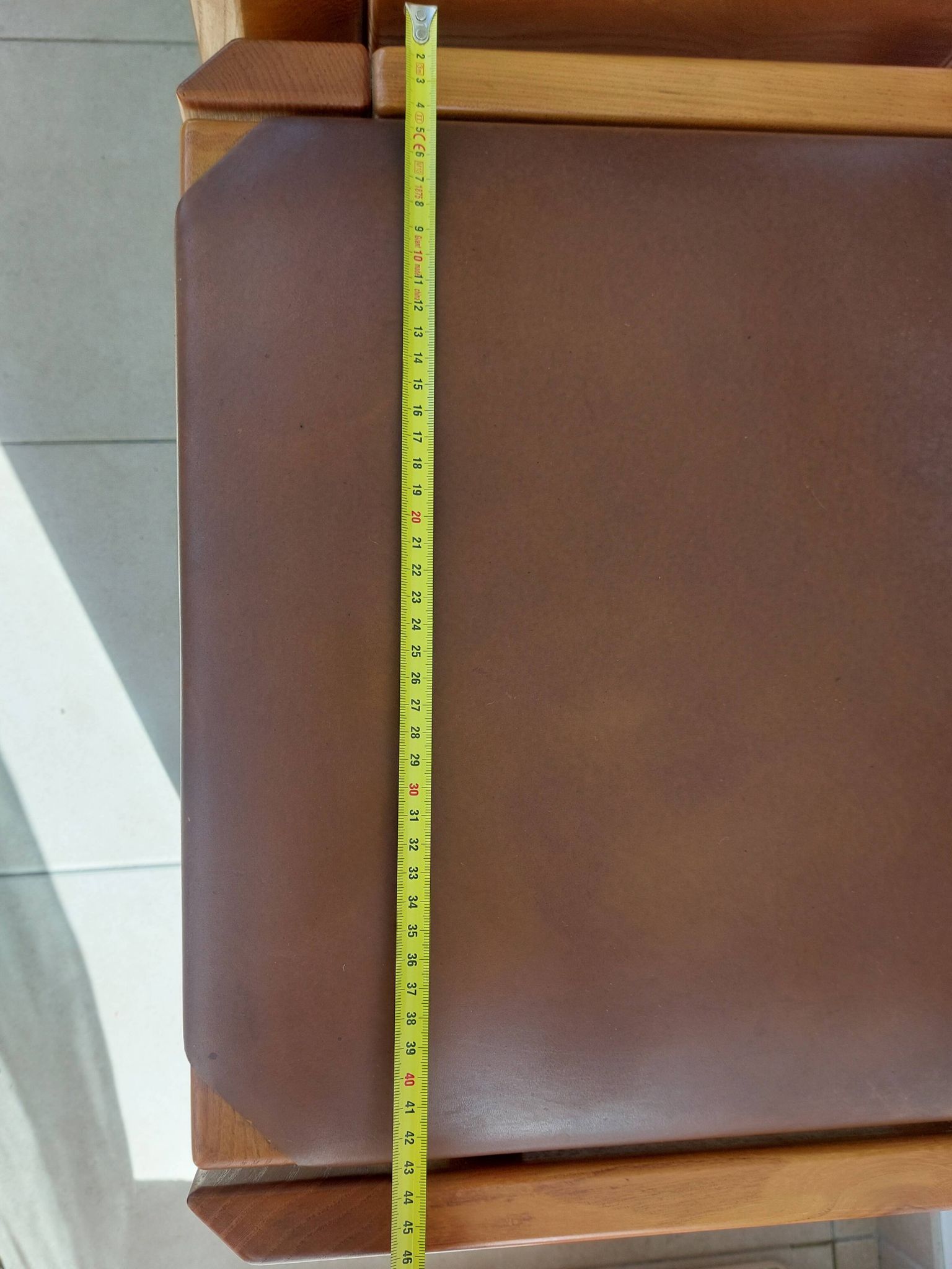 Suite de 6 chaises Luigi Gorgoni – Roche Bobois – Orme massif & Cuir – Vint