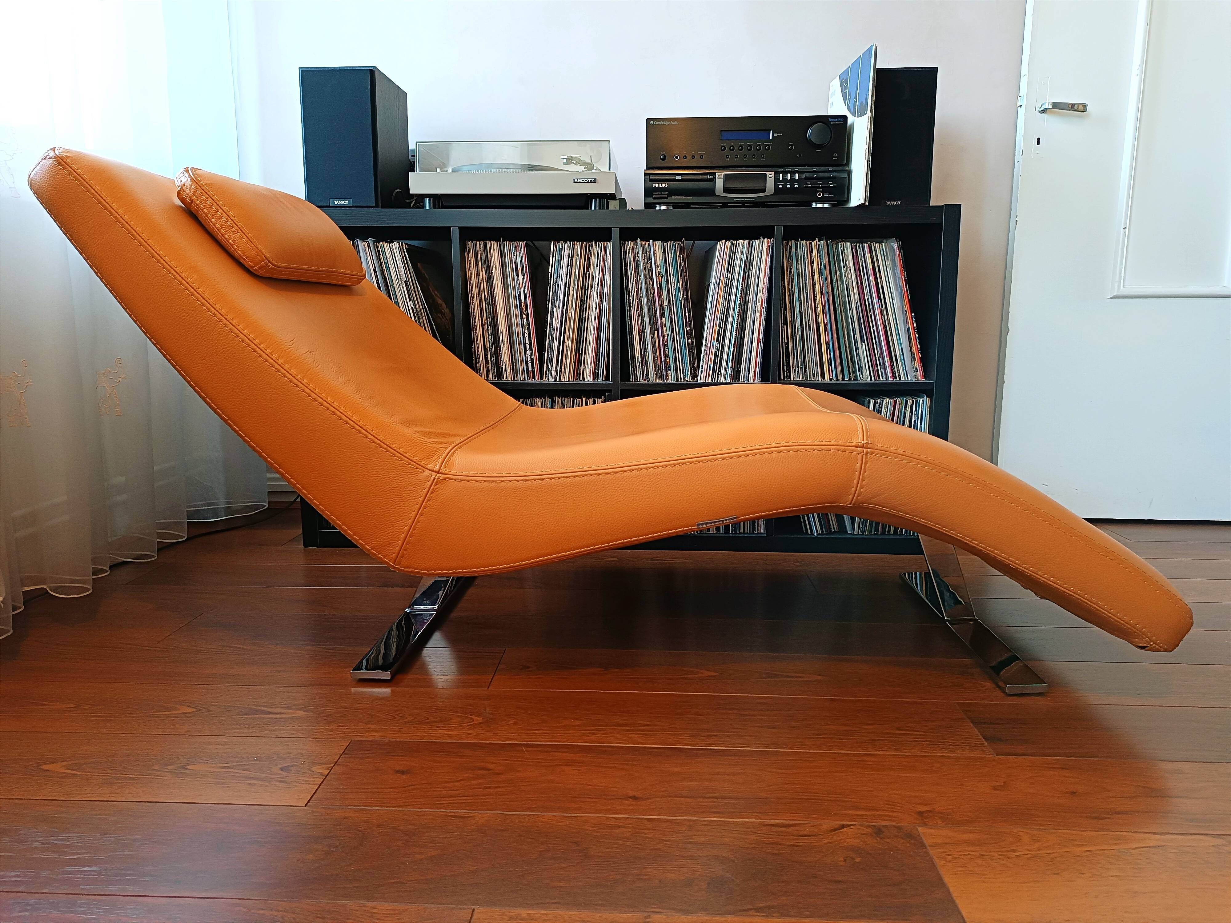 Deluxe leather lounge chair