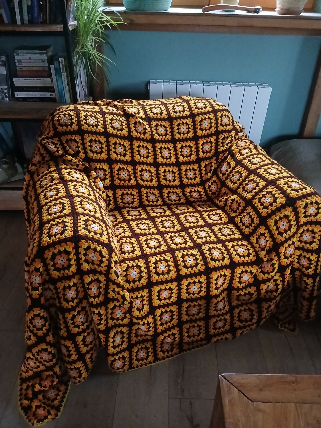 Large vintage/granny bedspread
