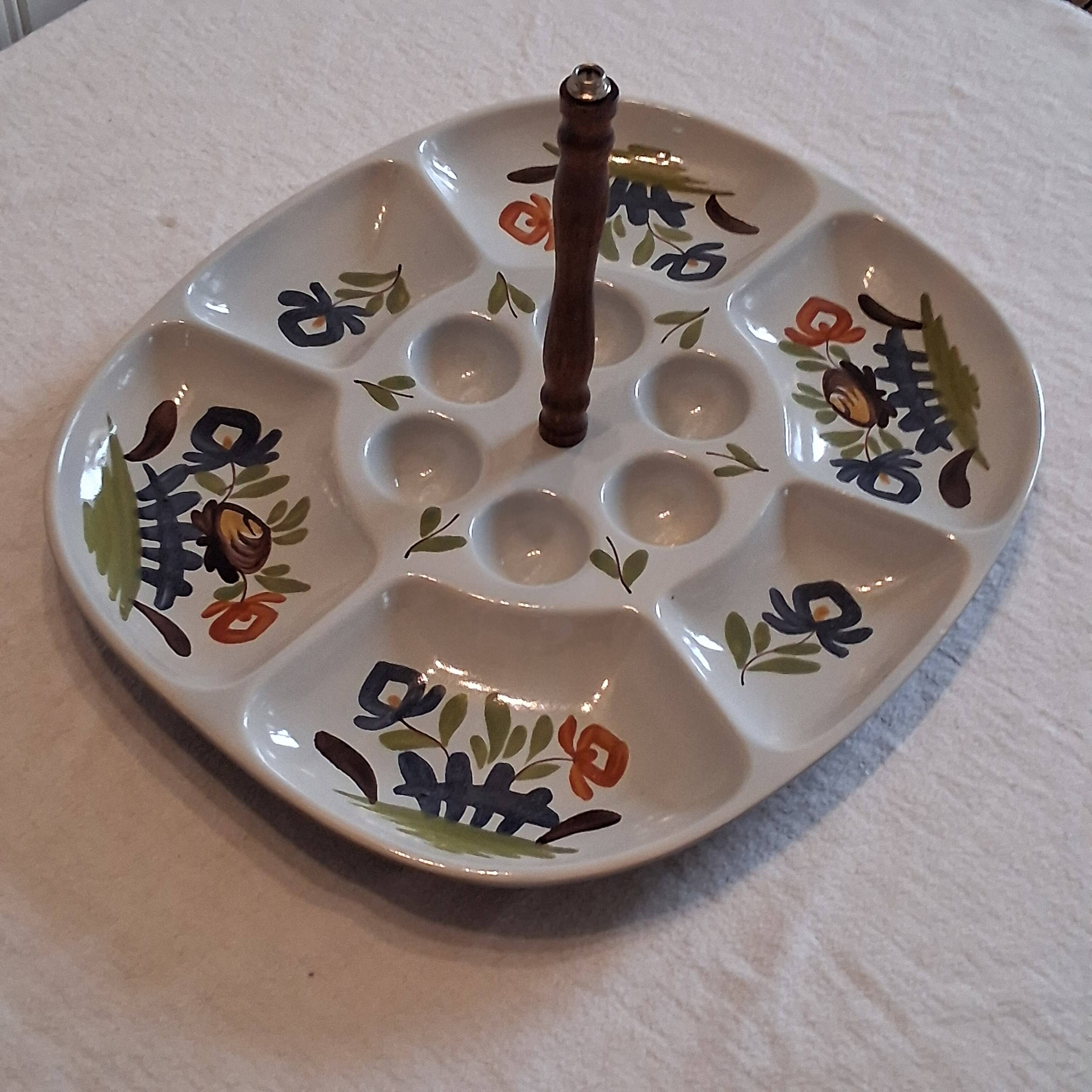 Very nice serving dish for crudités/appetisers in ceramic in very good condition.