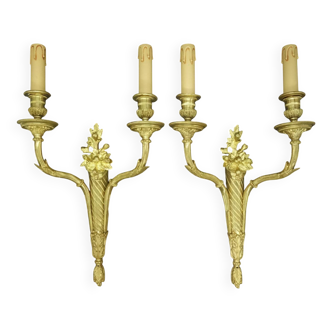 Paire de grandes appliques aux fleurs style Louis XVI du XIXe- bronze doré