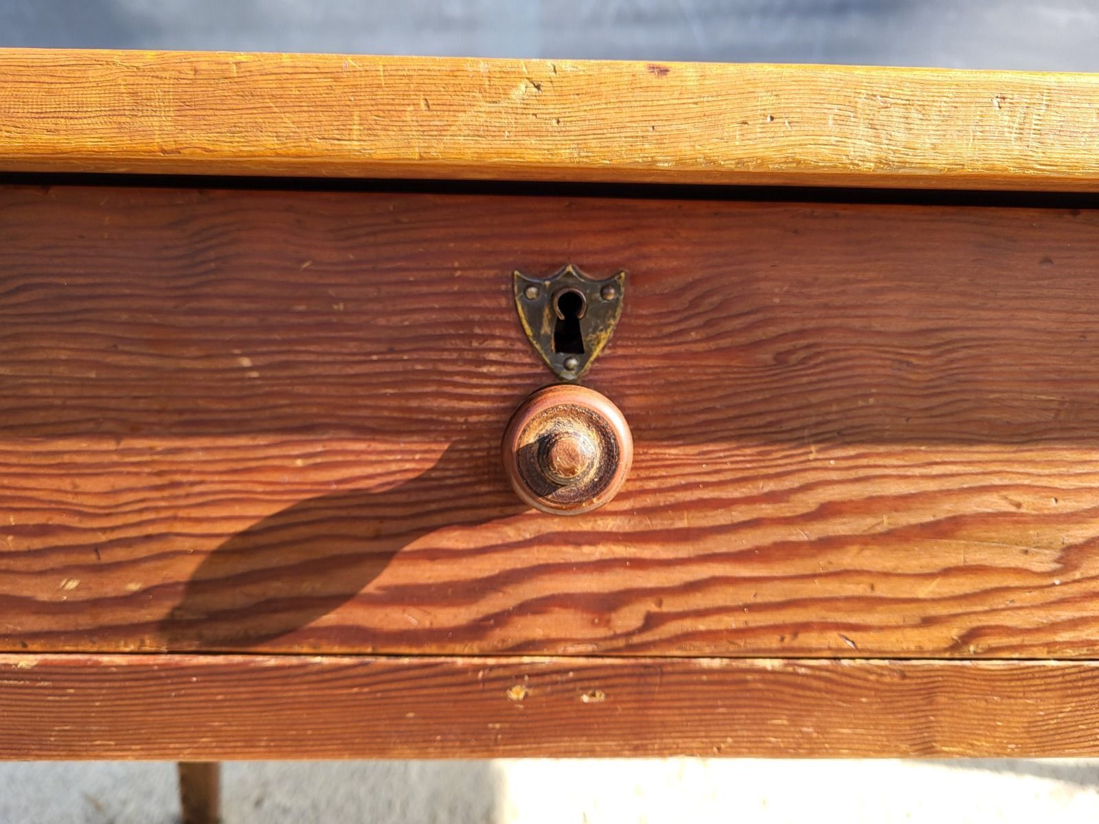 Pine farmhouse table ● Honey patina & Zebra grain
