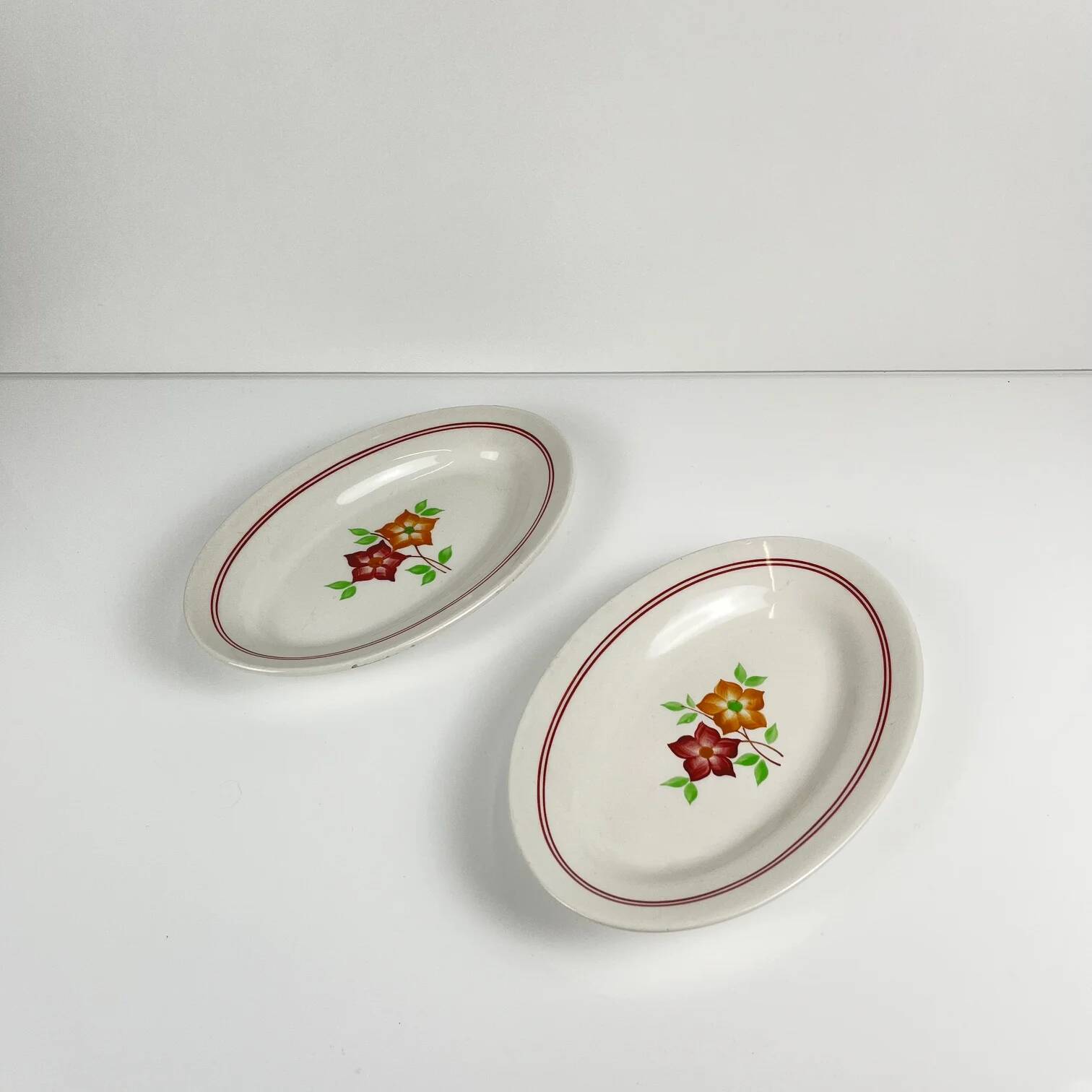 Pair of dishes "The Hive", Moulins des Loups, 20th century