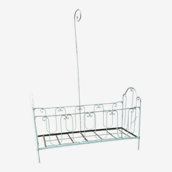 Iron bed with mast