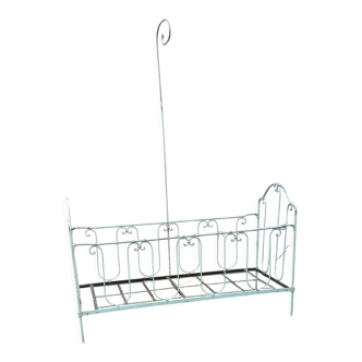 Iron bed with mast