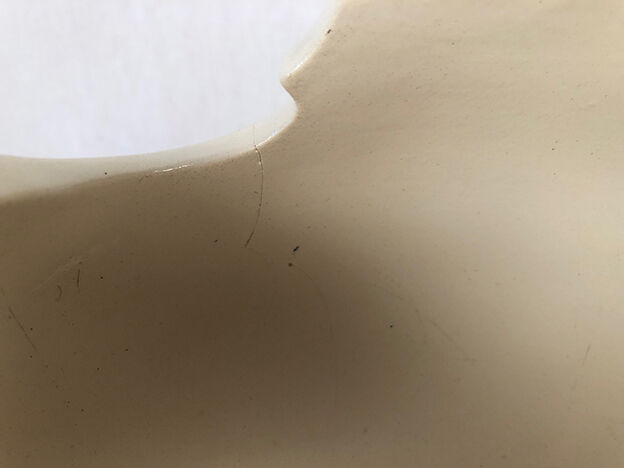 Planter of oblong shape on foot