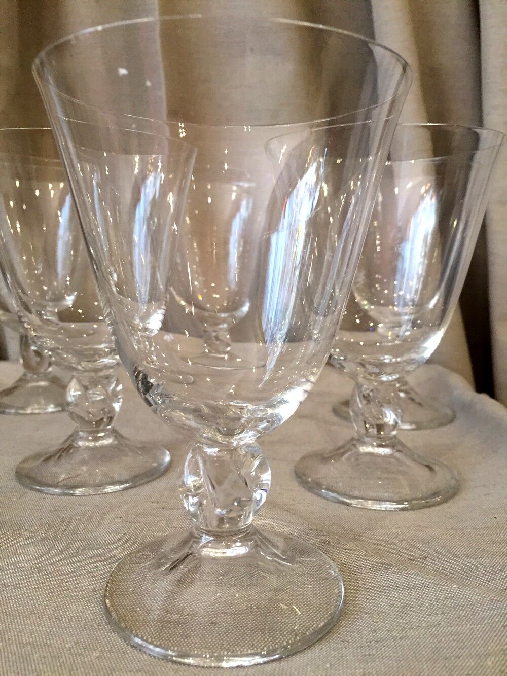 Suite de 8 verres a eau en cristal daum modele orval