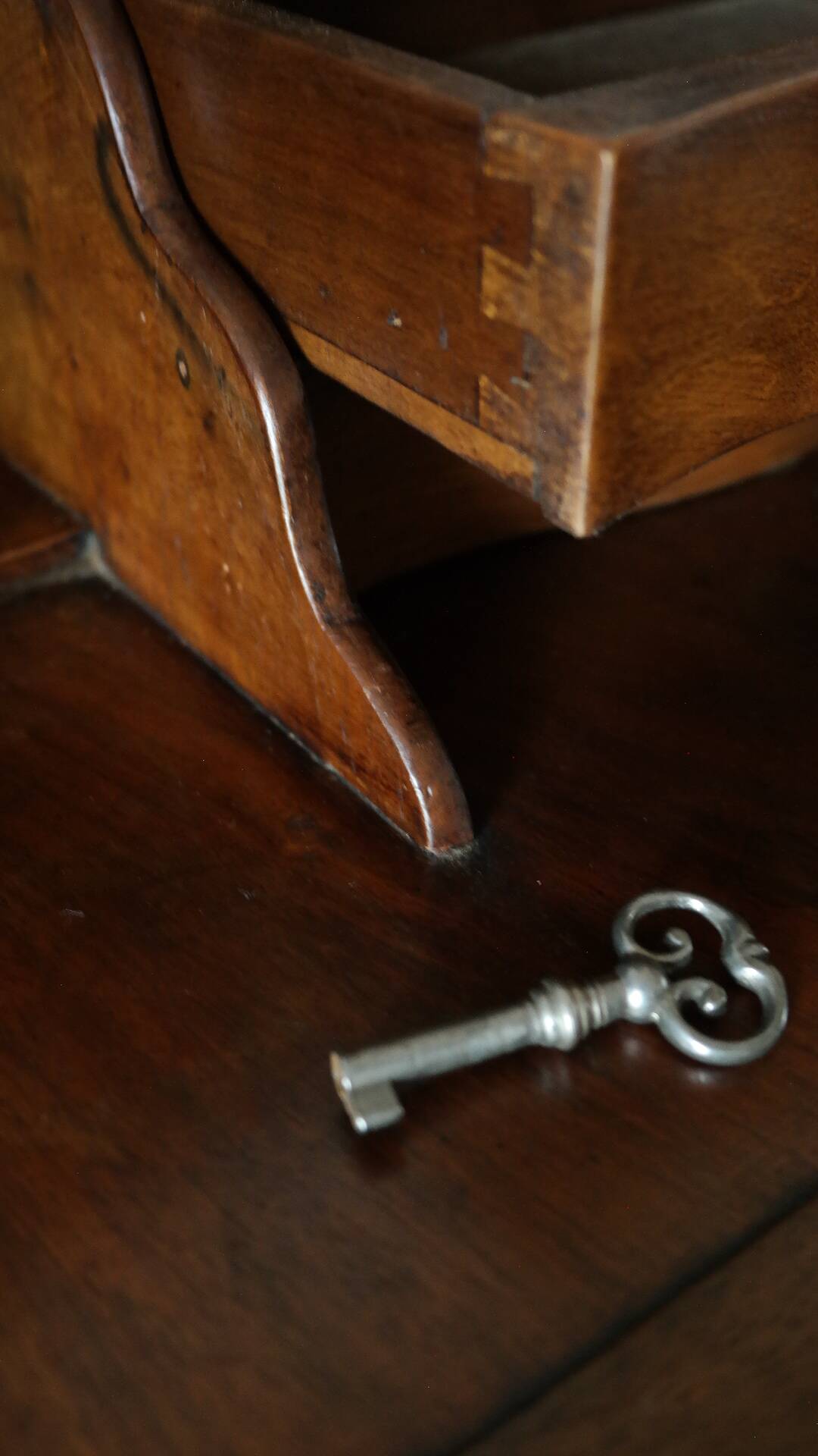 Louis XV style sloped secretary, 18th century.