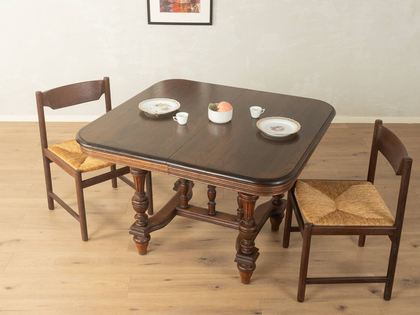 Table à manger antique de la période Gründerzeit, vers 1880, en chêne massif.