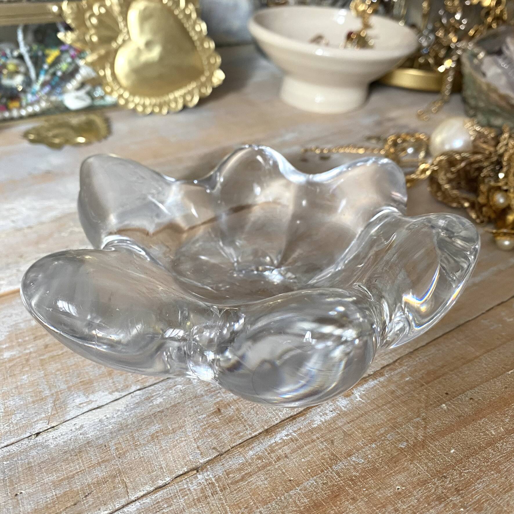 Ashtray in glass crystal in the shape of a star.