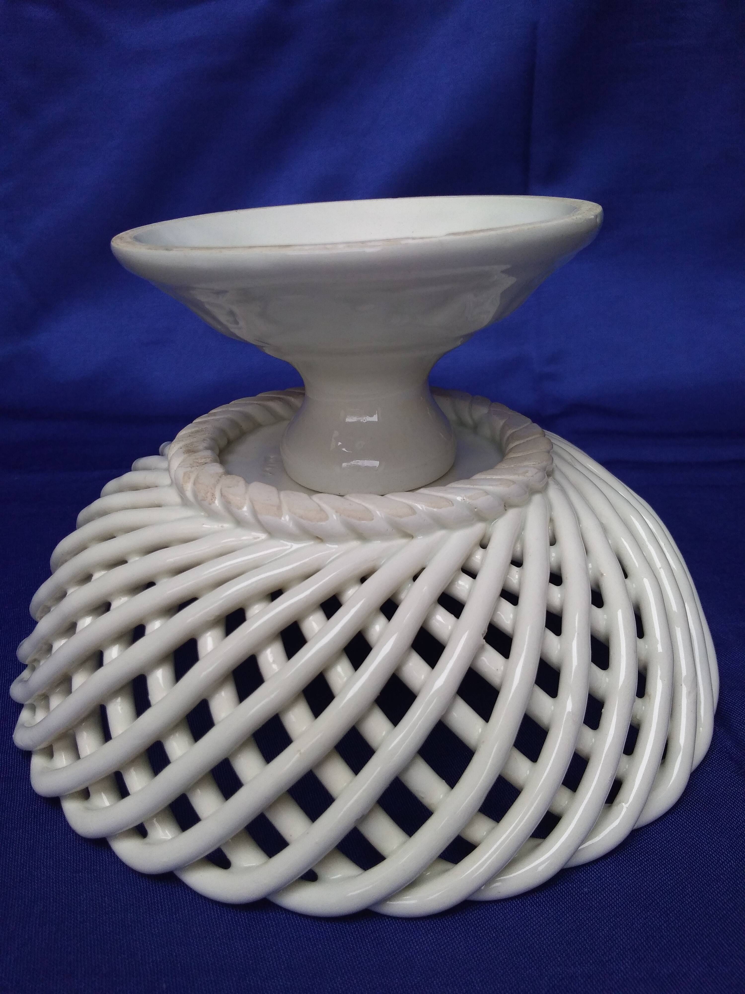 Pair of cut-on-foot in white braided earthenware