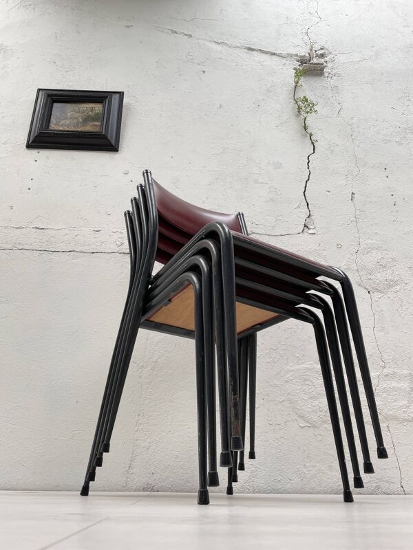 Suite de 4 chaises vintage Mullca 510.