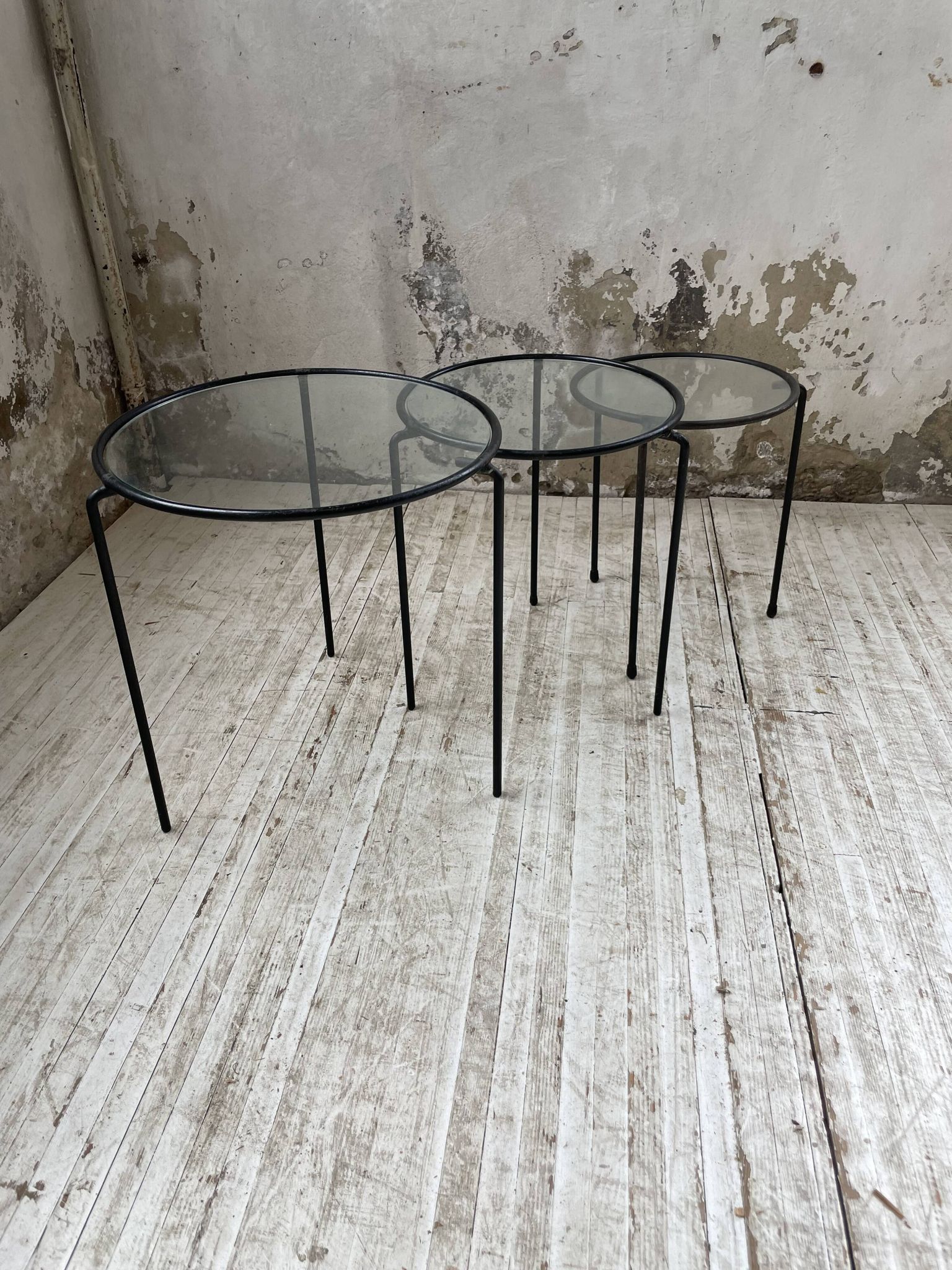 Tables basses gigogne métal et verre années 50