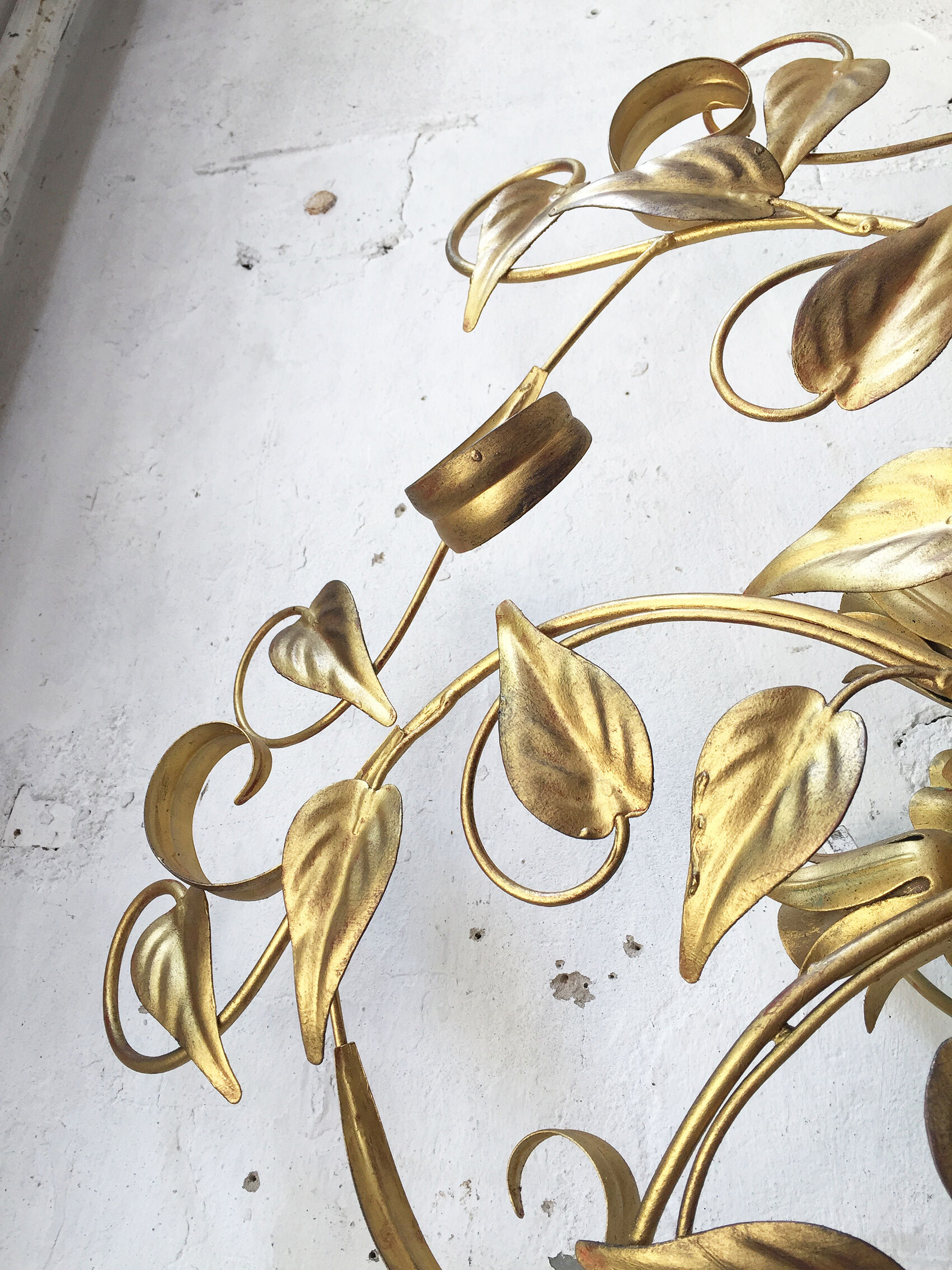 Flowery gold metal wall lamp