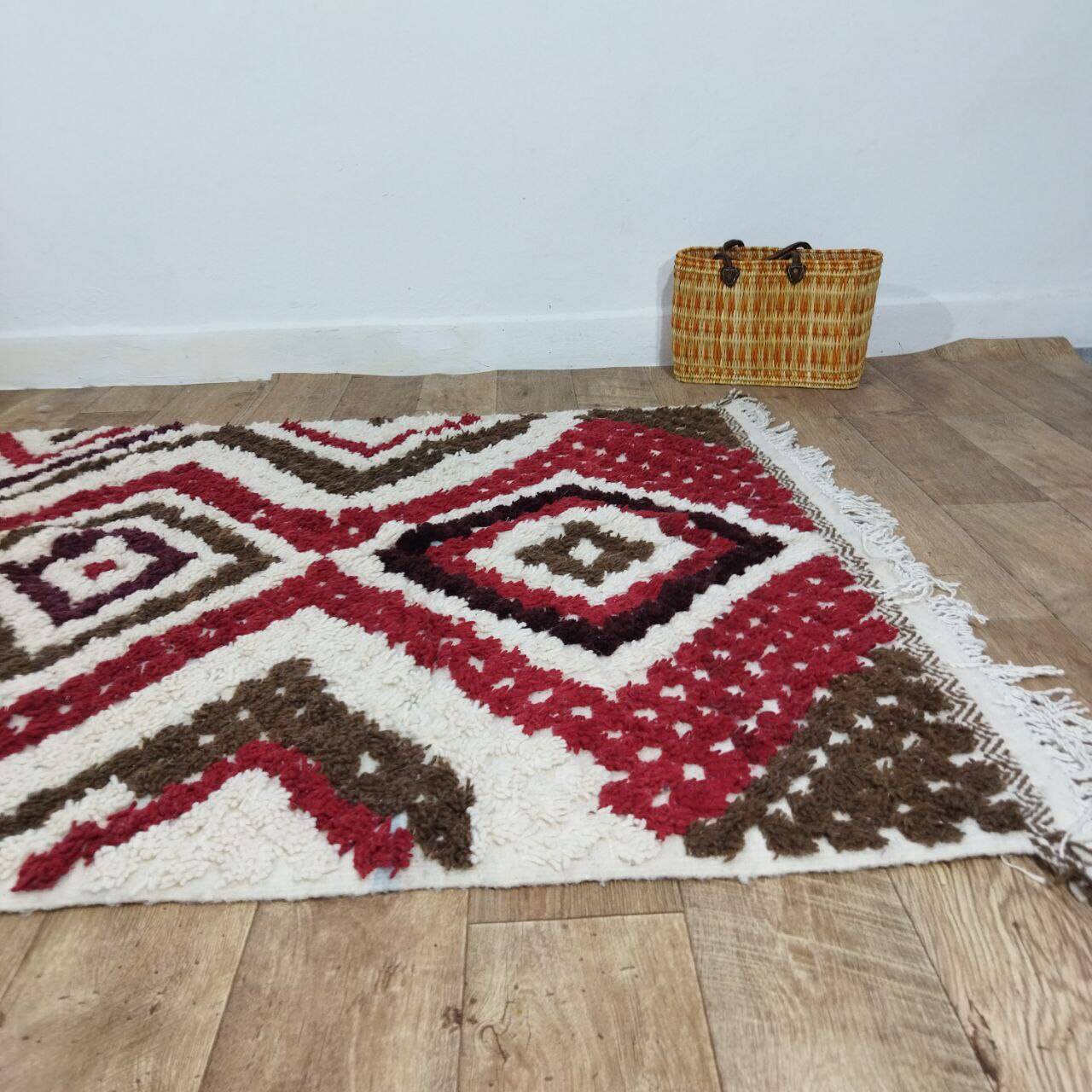 Handmade moroccan berber rug 254 x 136 cm