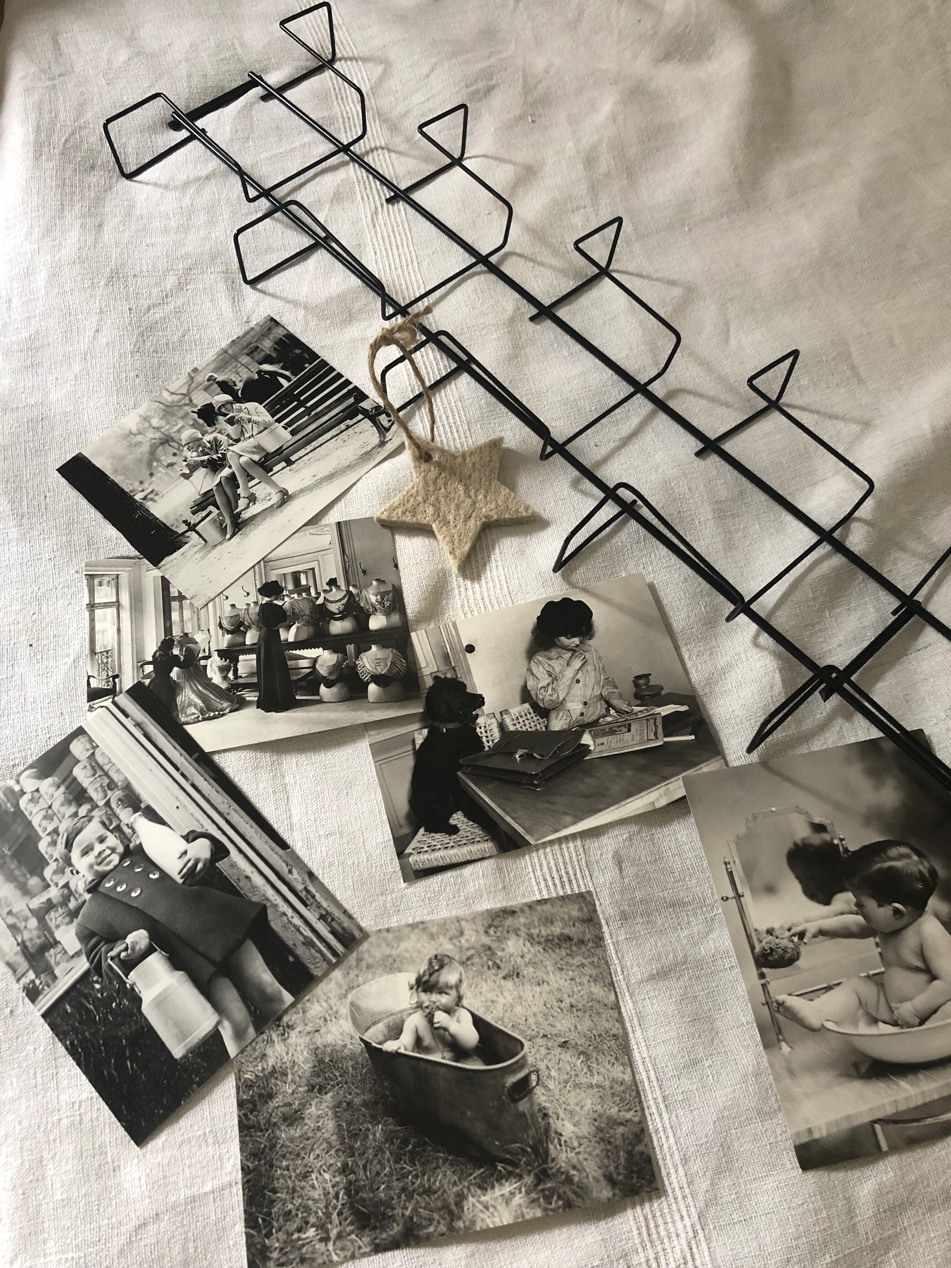 Postcard display, photos - model 8 compartments