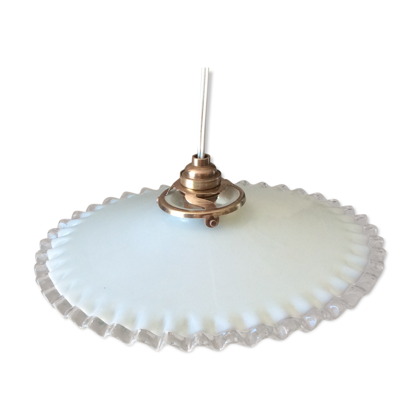 Old suspension in toothed opaline