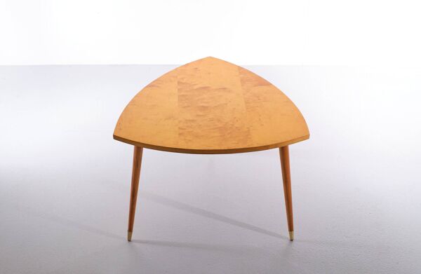 Table basse triangle en bois d'érable années 1950 hollande
