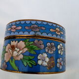 Box in partitioned enamels, china late 19th century