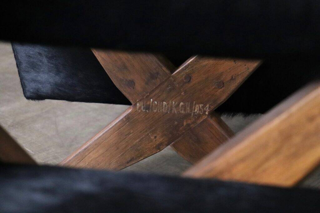 Paire de fauteuils lounge à jambes en X de Pierre Jeanneret, Chandigarh années 1960.