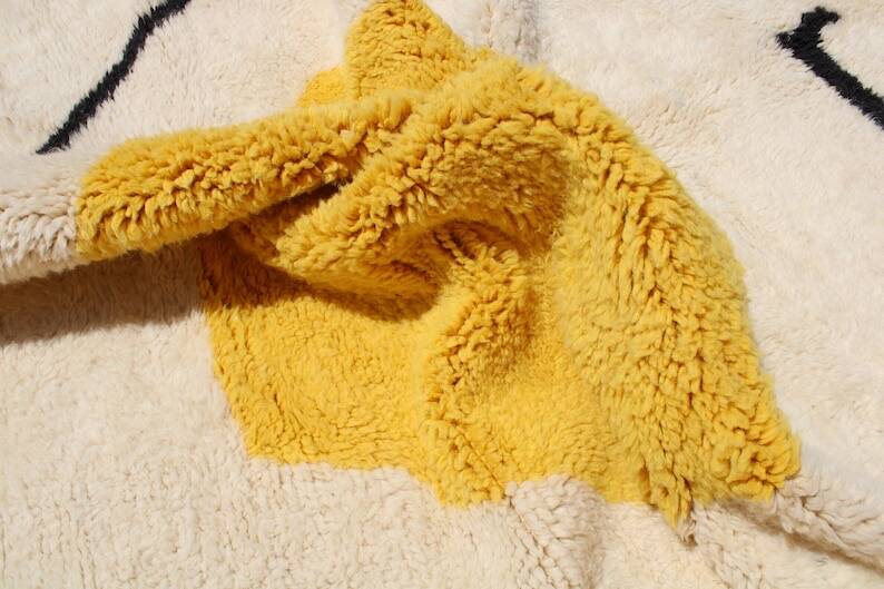 Handmade pure wool rug, size 250 x 250 cm.