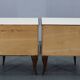 Paire de tables de chevet italiennes en noyer avec plateau en verre, années 1950