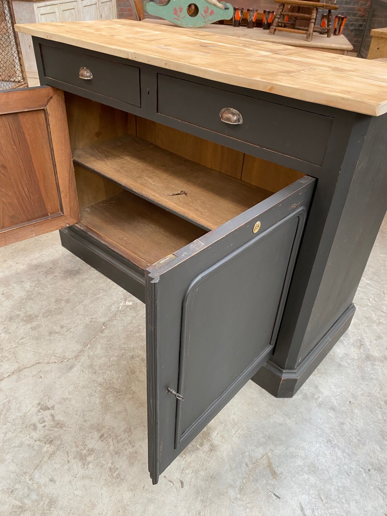 Buffet 2 doors late nineteenth