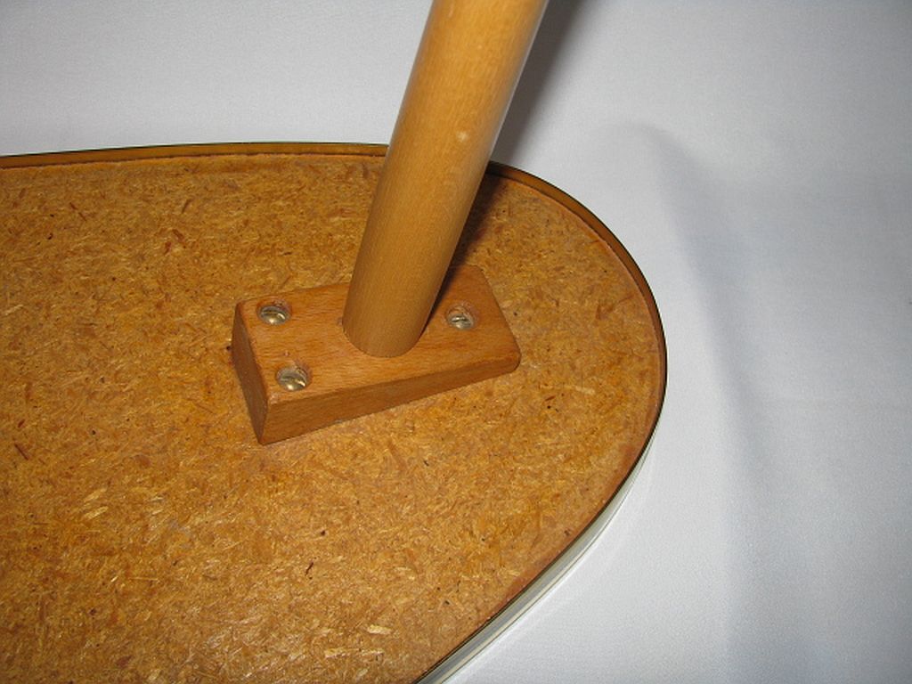 Table d'appoint trépied du milieu du siècle, années 1970