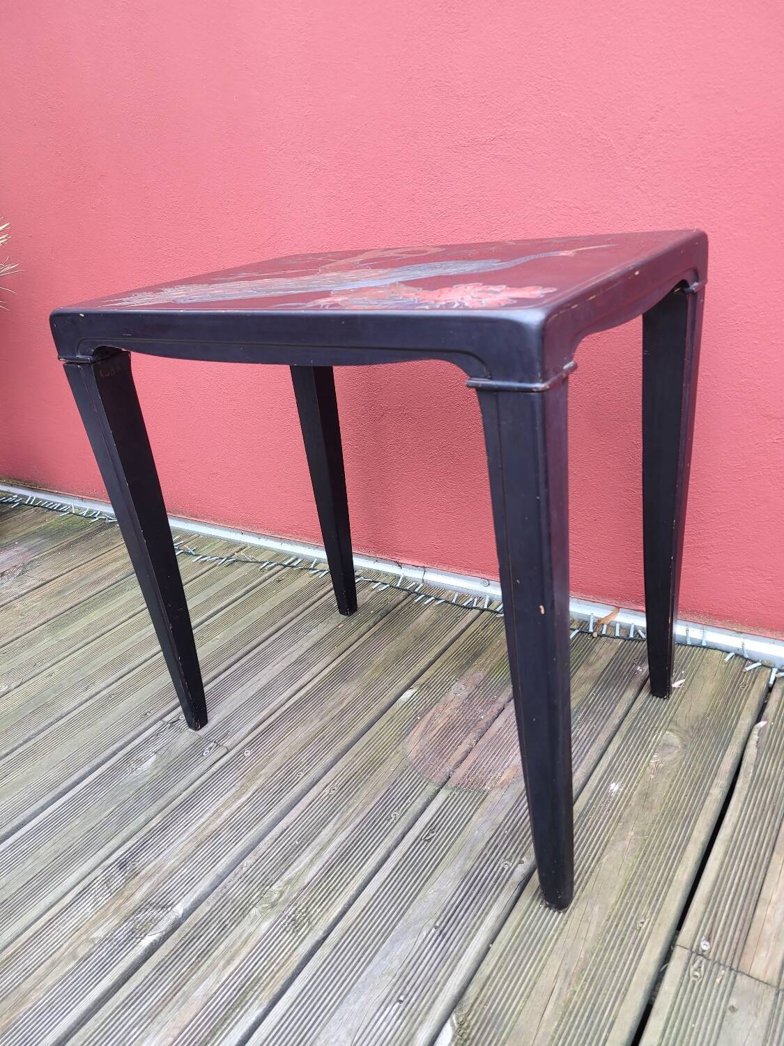 Japanese table in engraved lacquered wood