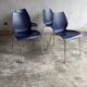 Ensemble de 4 chaises Kartell Maui — Sièges en polypropylène bleu marine, pieds en chrome, par Vico Magistretti