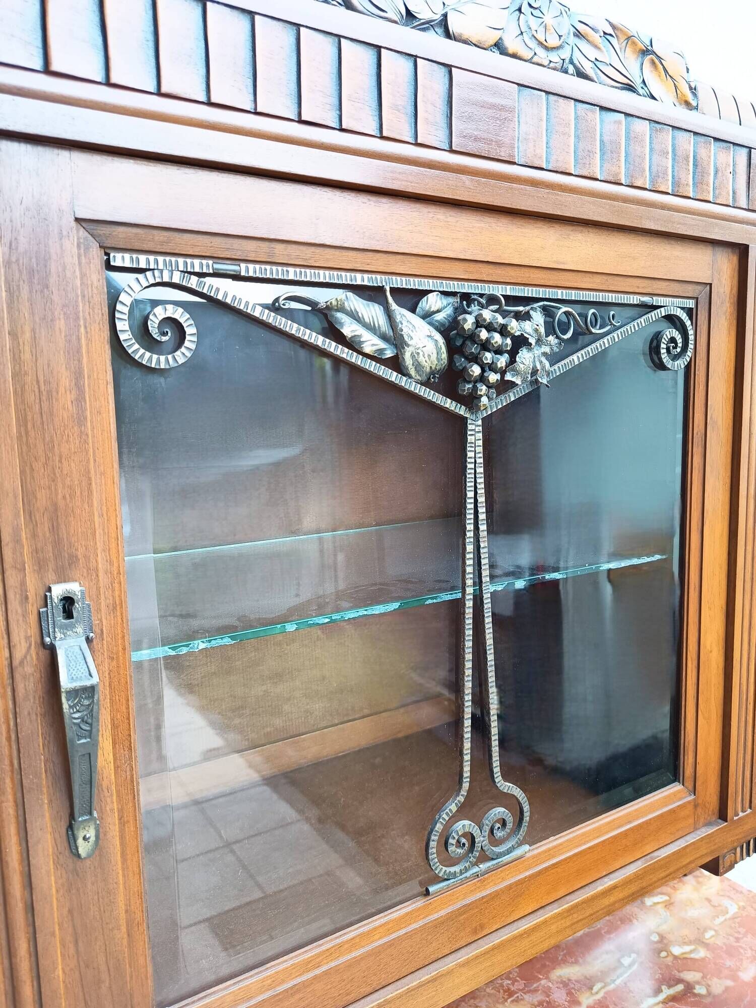 Buffet vaisselier époque Art Déco en ronce de noyer