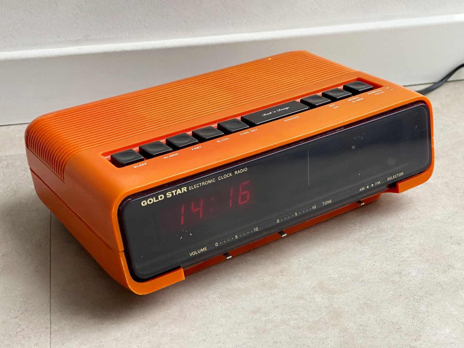 Orange space age gold star rk-306 alarm radio clock
