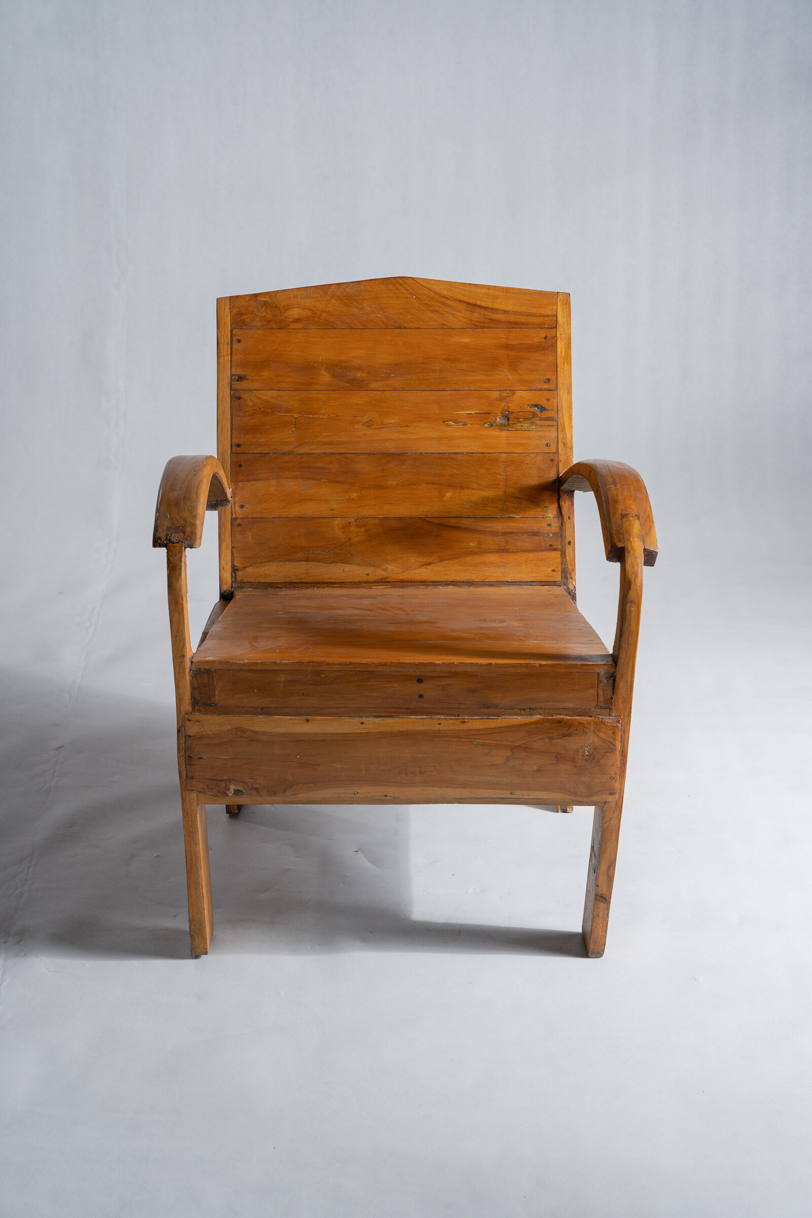 Fauteuil asiatique en lattes de bois upcyclé