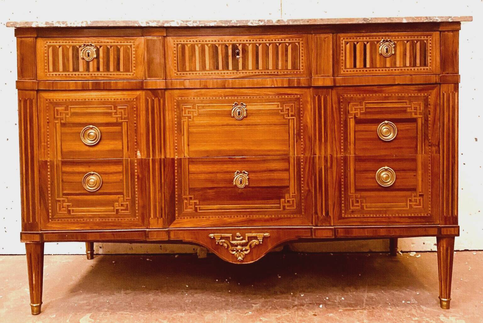 Louis XVI chest of drawers in 19th century veneer marquetry