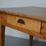 Table à manger antique de ferme rustique française en chêne doré clair du 19ème siècle