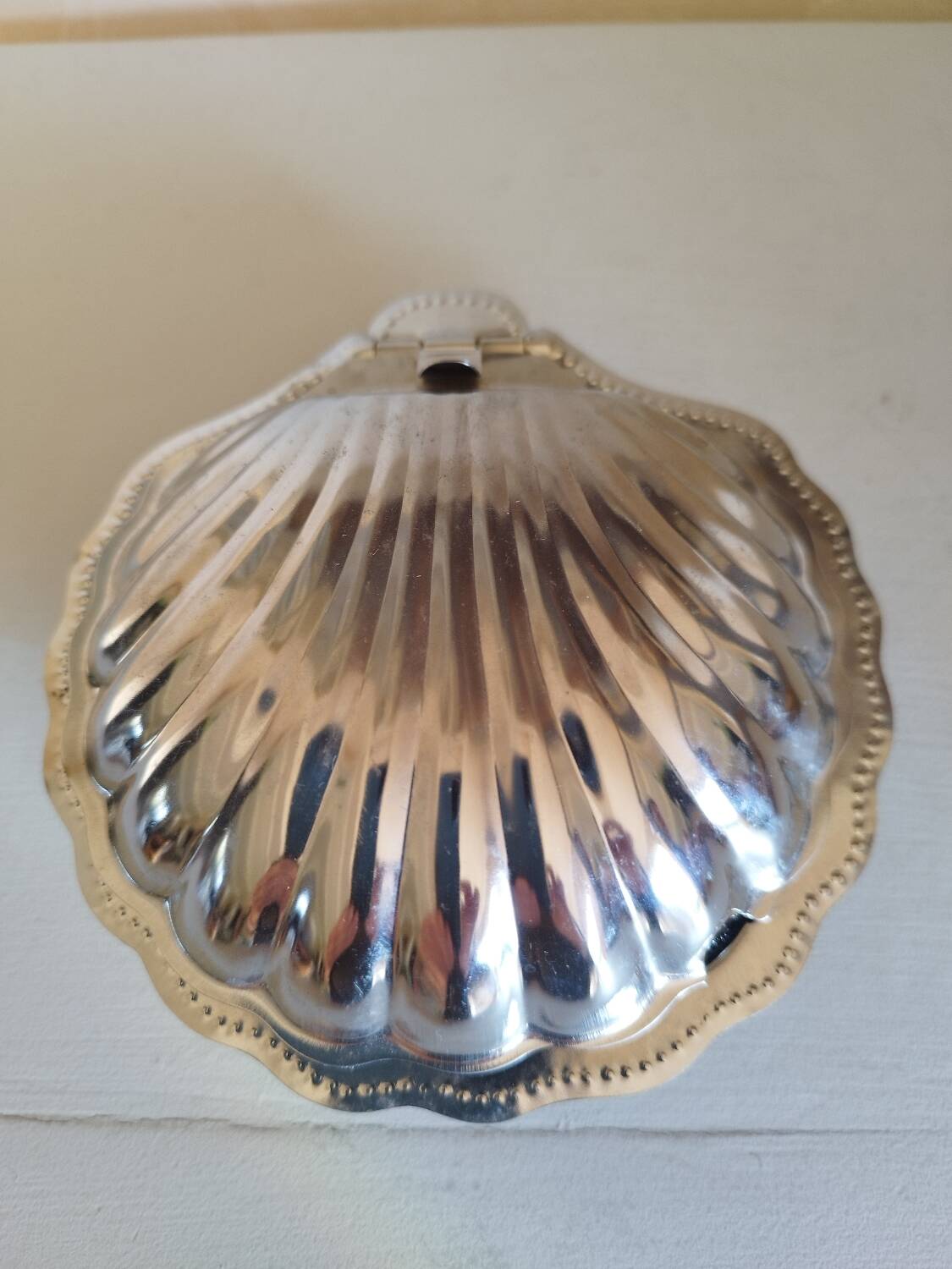 Scallop butter dish