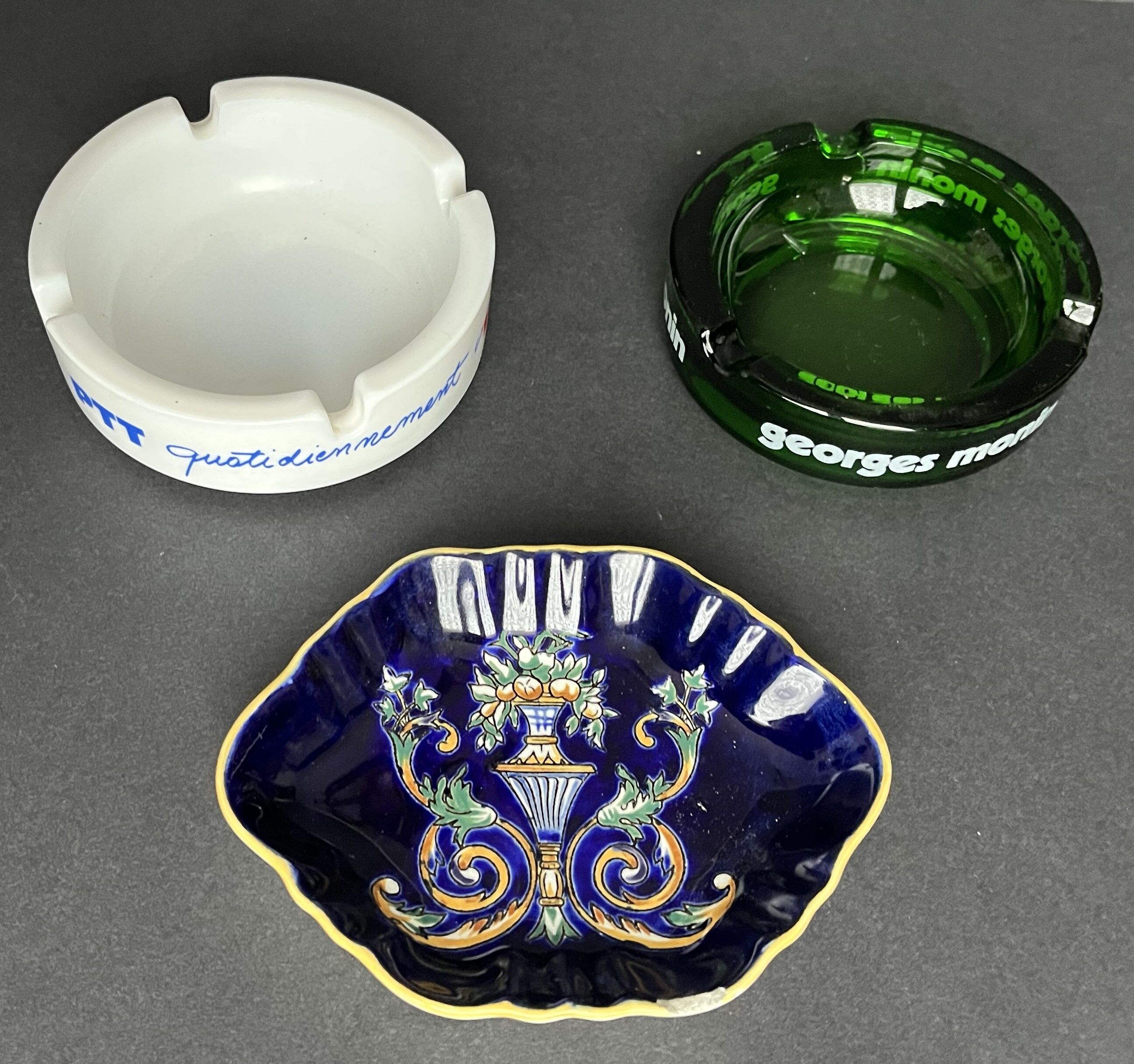 Ensemble de trois cendriers