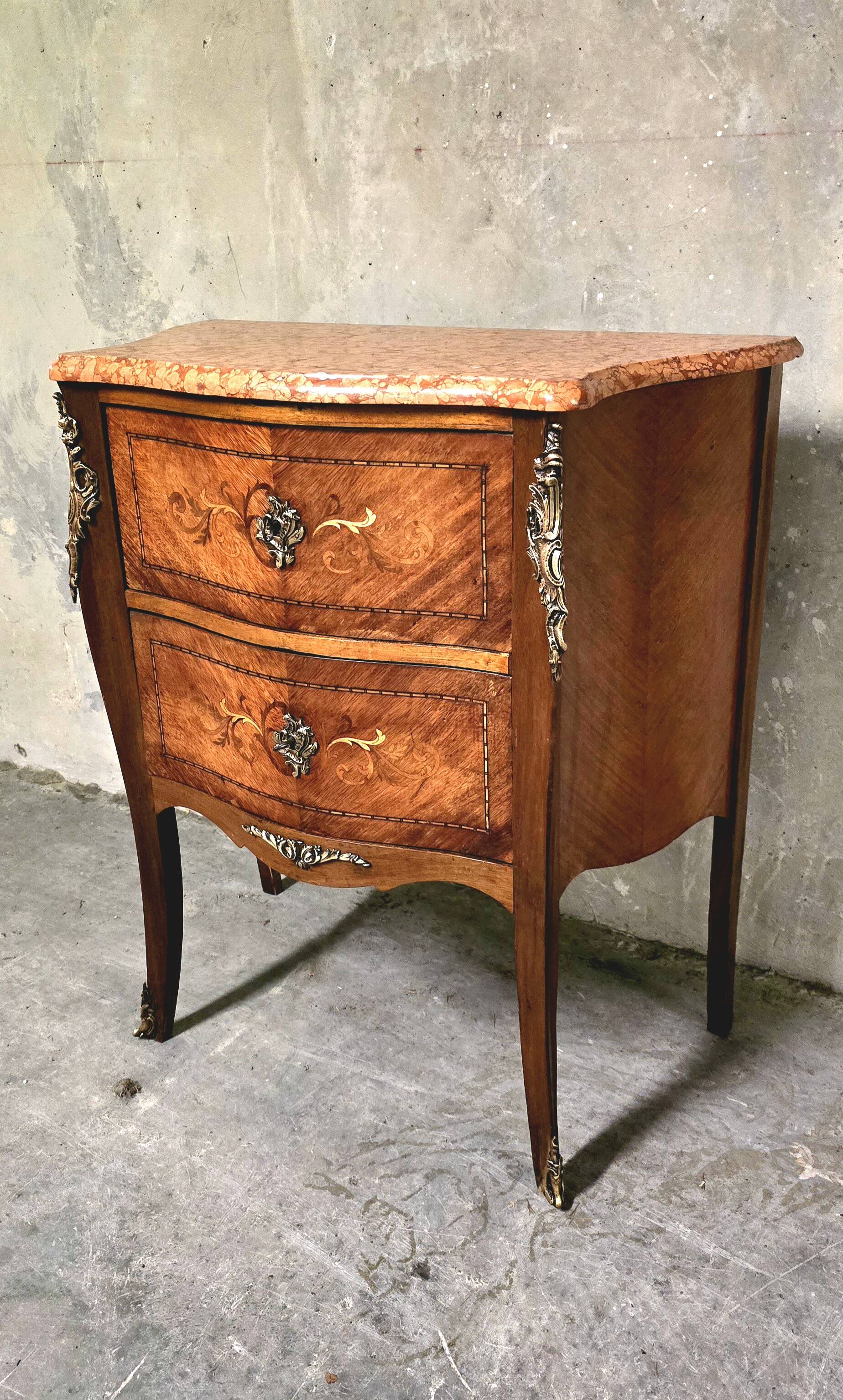 Louis XV style commode in rosewood marquetry, 20th century.