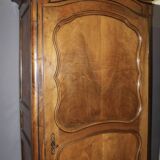 Louis XV bonnetière in walnut from the late 18th century