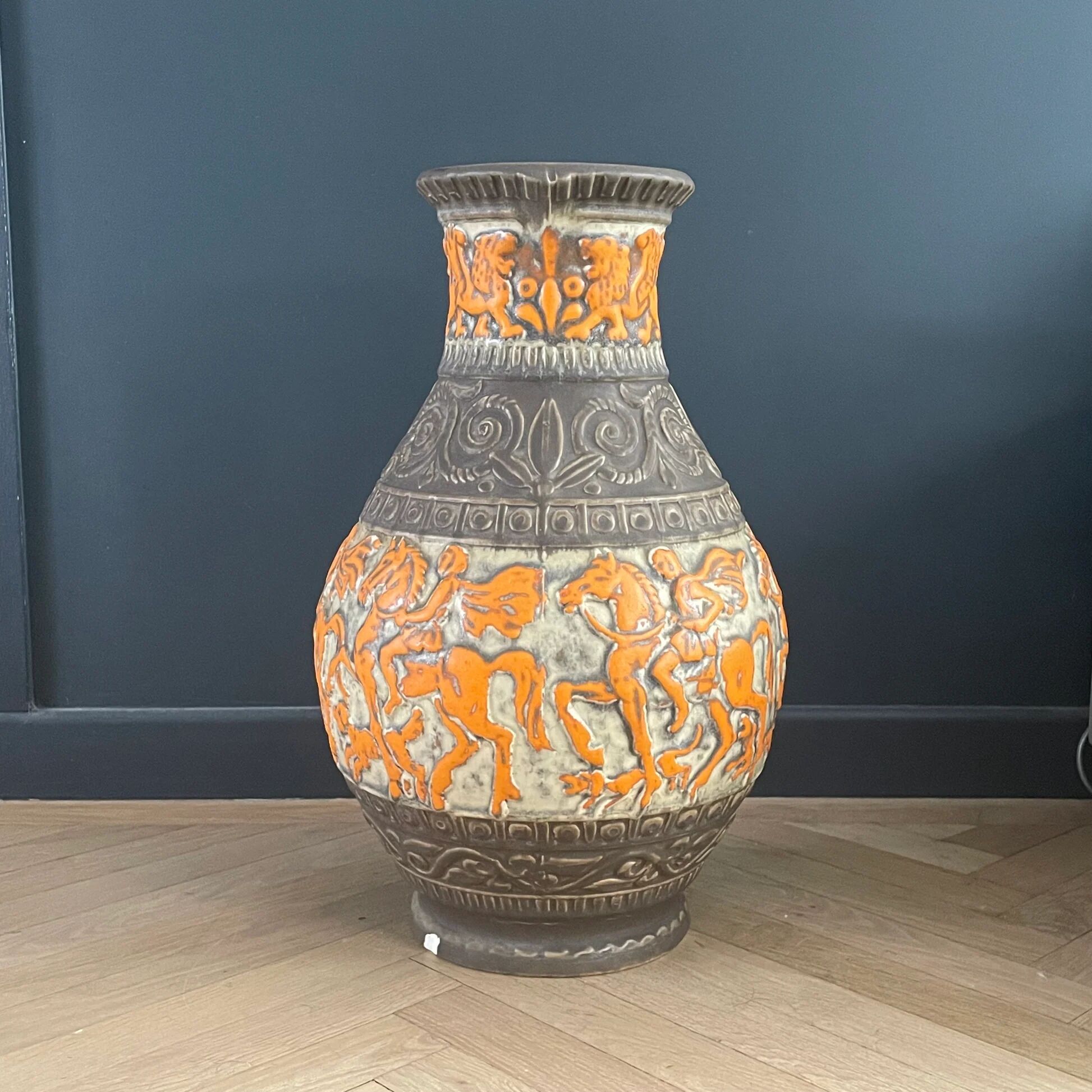 Vase de sol West Germany - motifs cavaliers orange