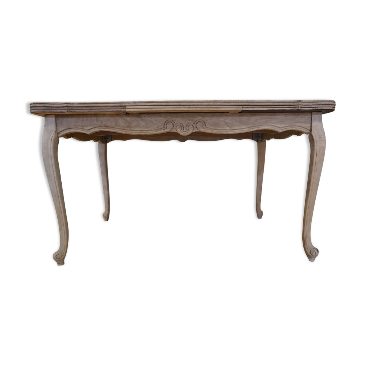 Rectangular dining room table