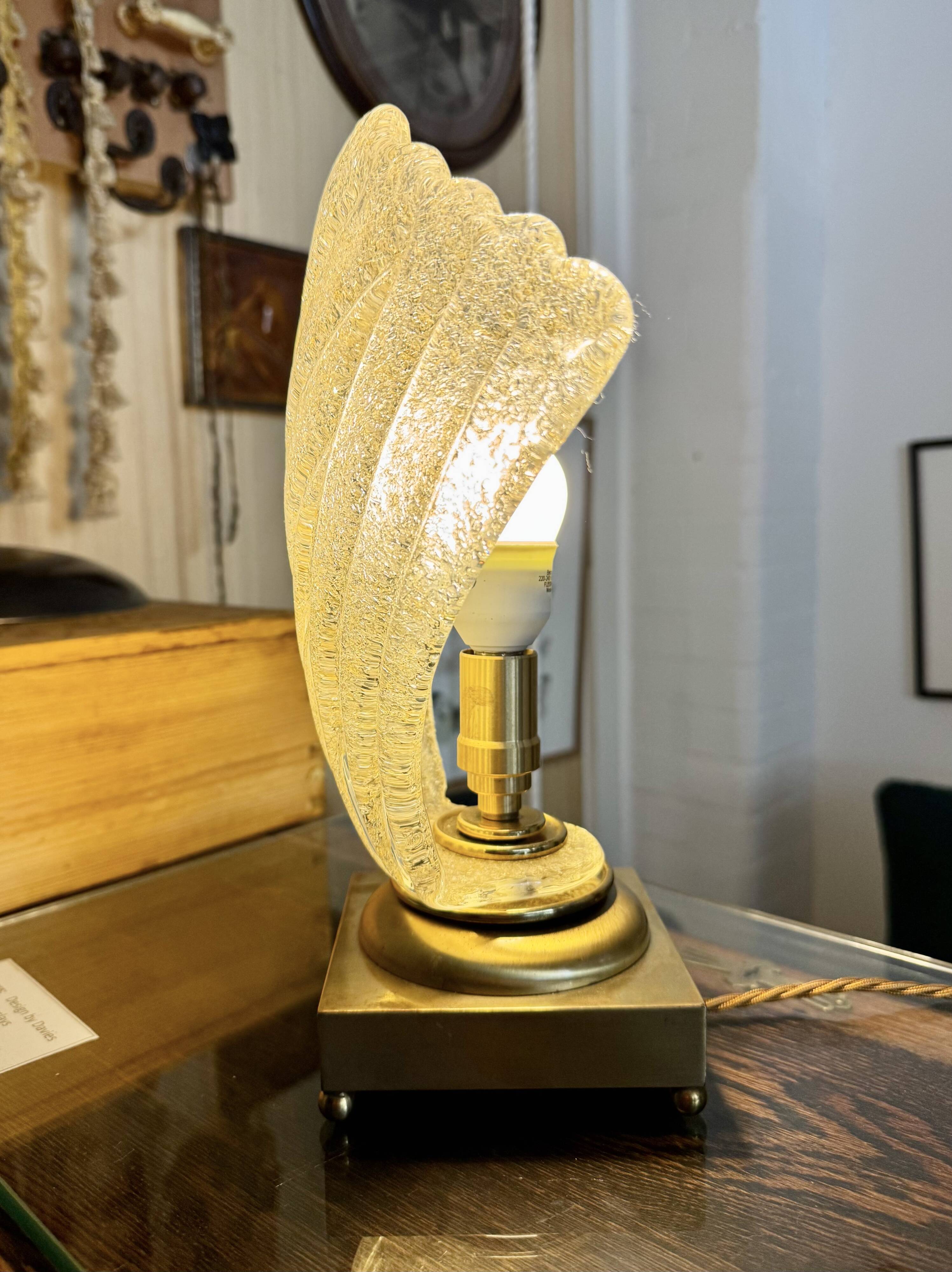 Lampe de table vintage en laiton et verre en forme de feuille