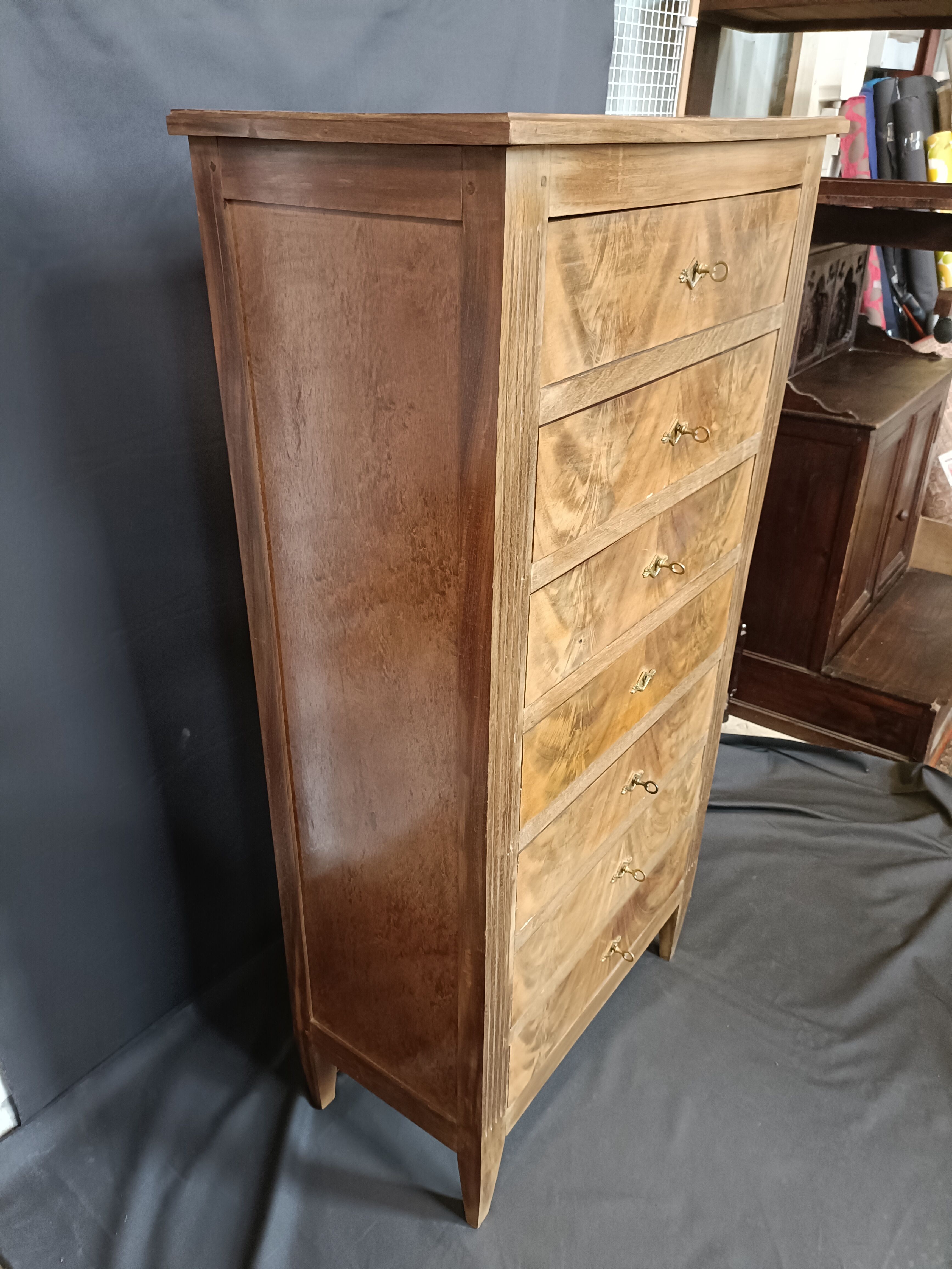 Semainier style Louis XVI en placage de noyer