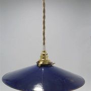 Suspension in blue enamelled sheet metal
