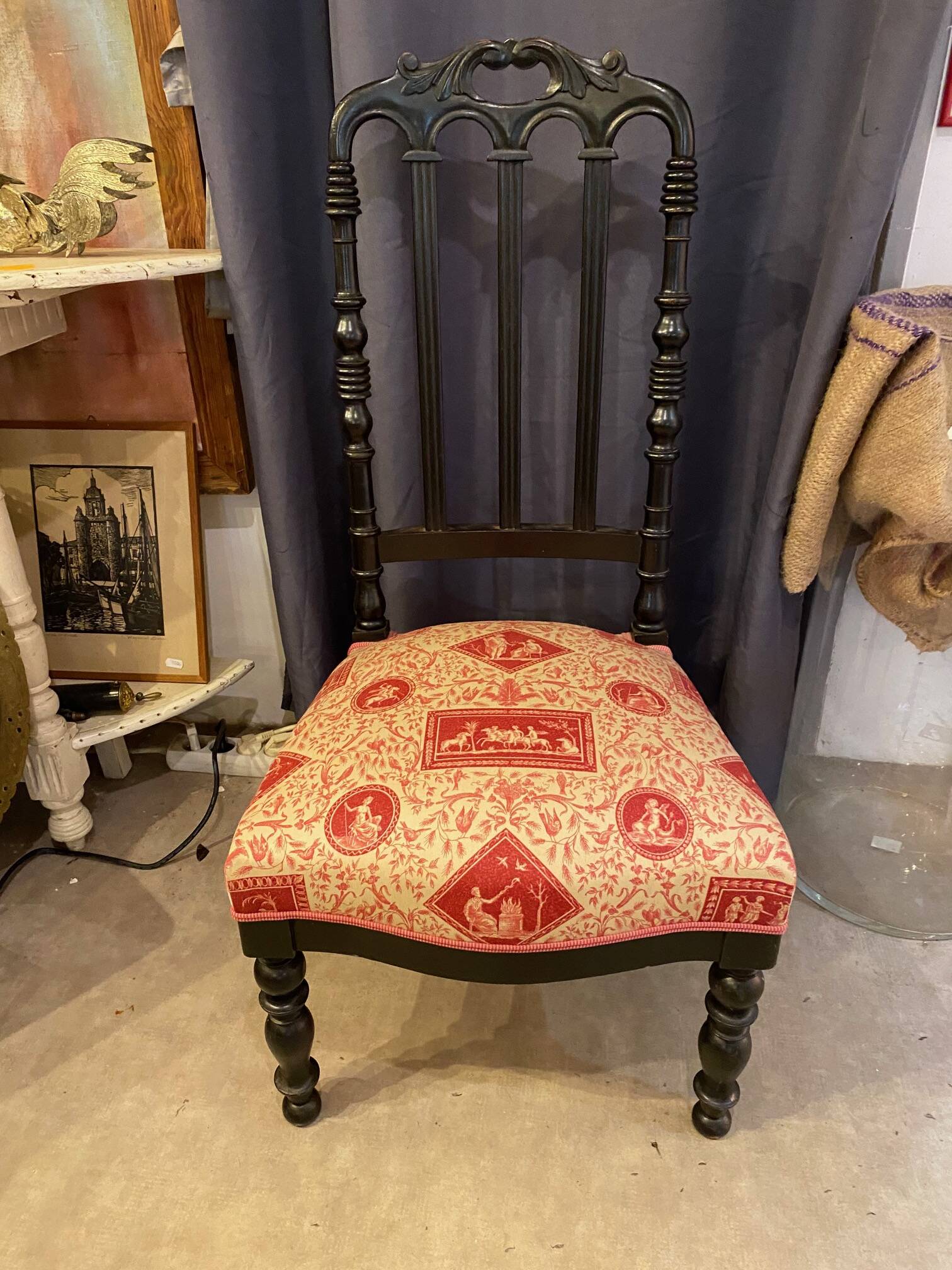 Fireplace or changing chair period 1900 in black lacquered wood and printed fabric