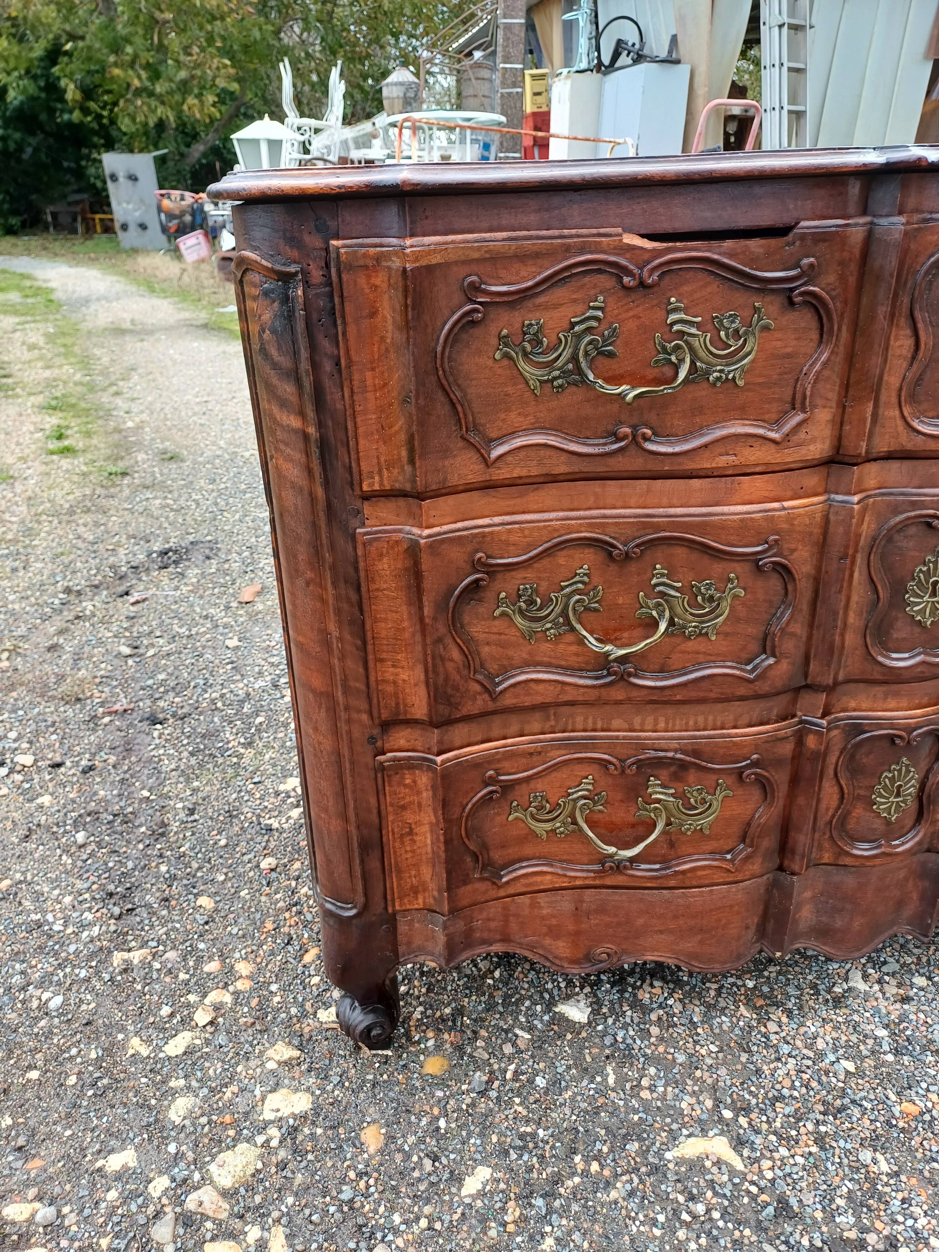 Commode 19 ème en Noyer et Bronze