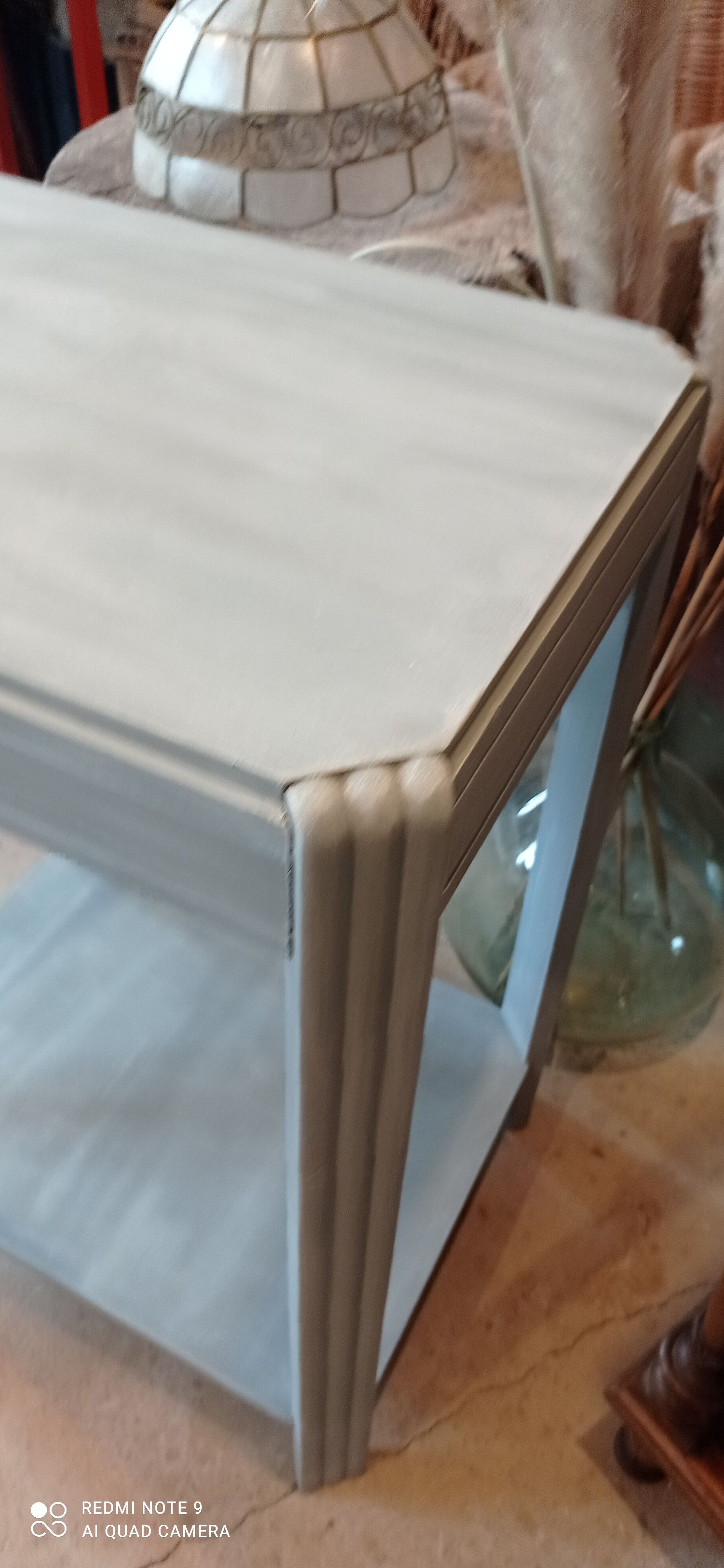 Side table or fifth wheel