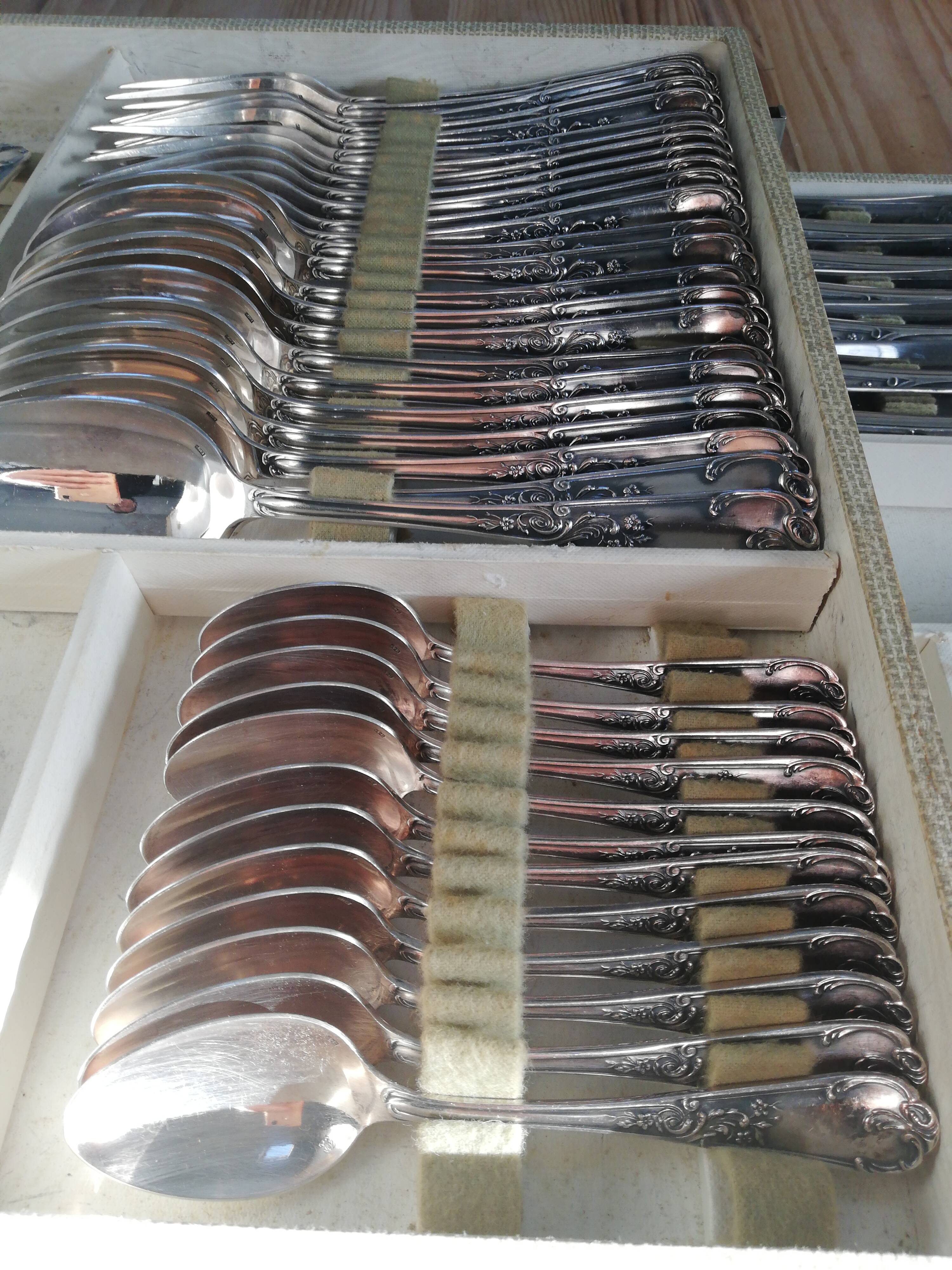 Complete silver housewife 1900